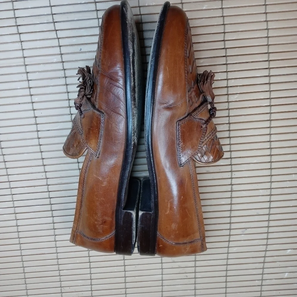Johnston & Murphy men's woven leather brown tassel loafer sz 10.5M. Made in Ital